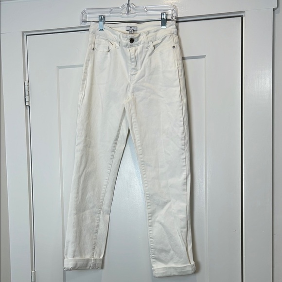 Halston white cuffed Denim Pants size 2. In really good condition! - Picture 1 of 7